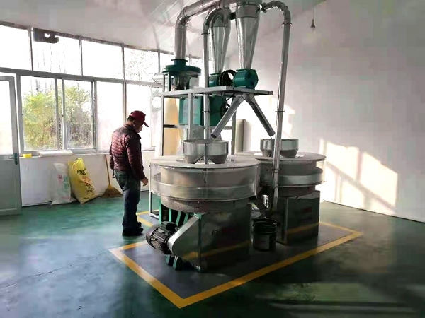 鑫峰面粉機(jī)械廠家自動(dòng)上料石磨單機(jī)如何使用？