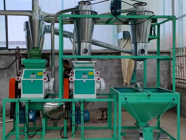 在當(dāng)今的糧食加工行業(yè)中，成套50噸面粉機(jī)械生產(chǎn)線自動(dòng)化的特點(diǎn)，成為了眾多面粉加工企業(yè)的設(shè)備，頗受用戶青睞。